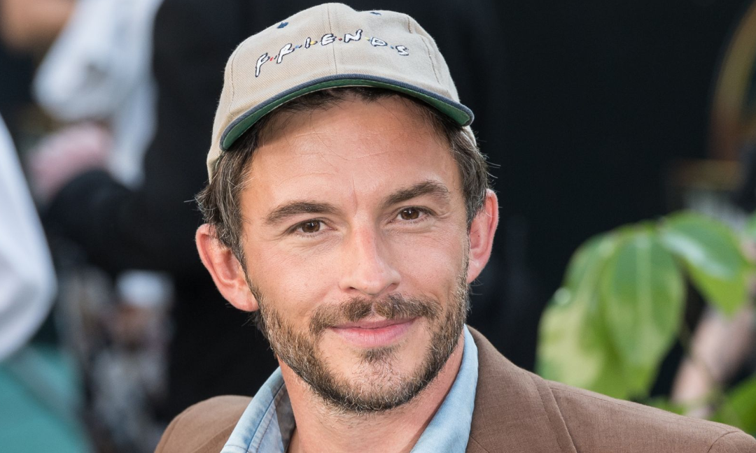 Jonathan Bailey Net Worth